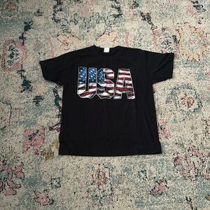 Gildan USA tee boys size L